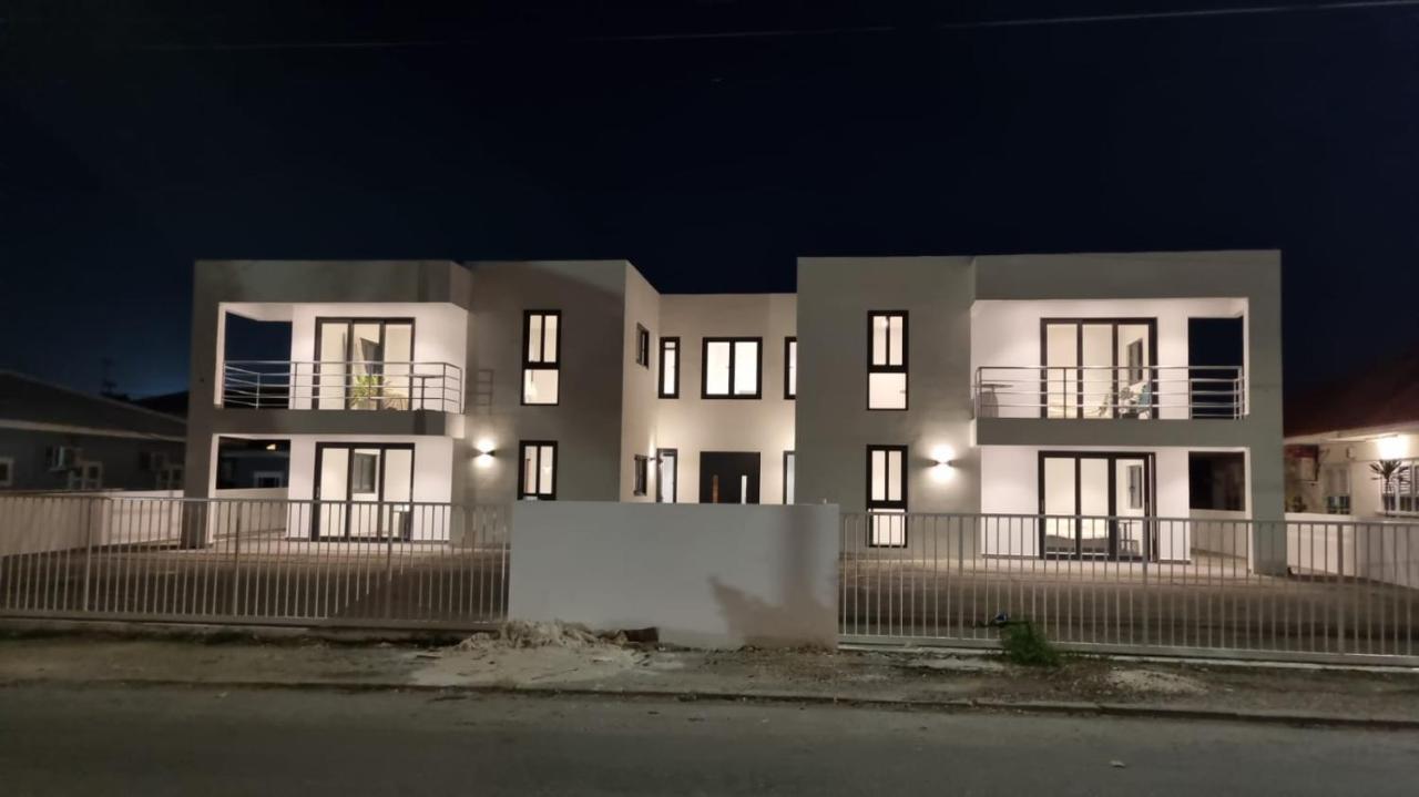 Апартаменти Whitehouse Boulevard, Close To Mambo Beach And City Centre Віллемстад Екстер'єр фото