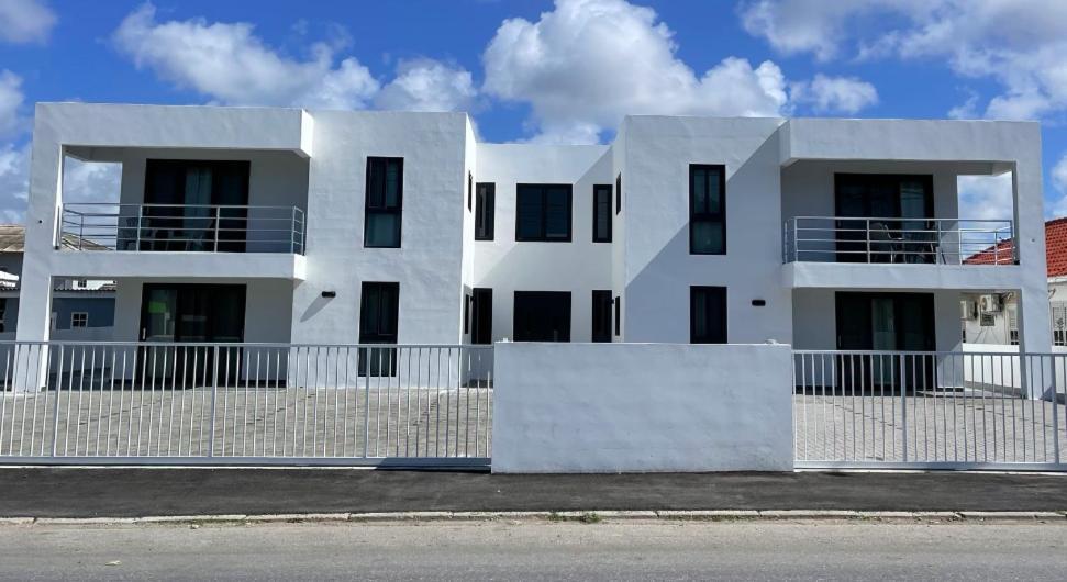 Апартаменти Whitehouse Boulevard, Close To Mambo Beach And City Centre Віллемстад Екстер'єр фото